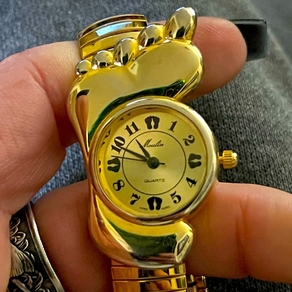 Moulin Quartz Barefoot Watch..!!!